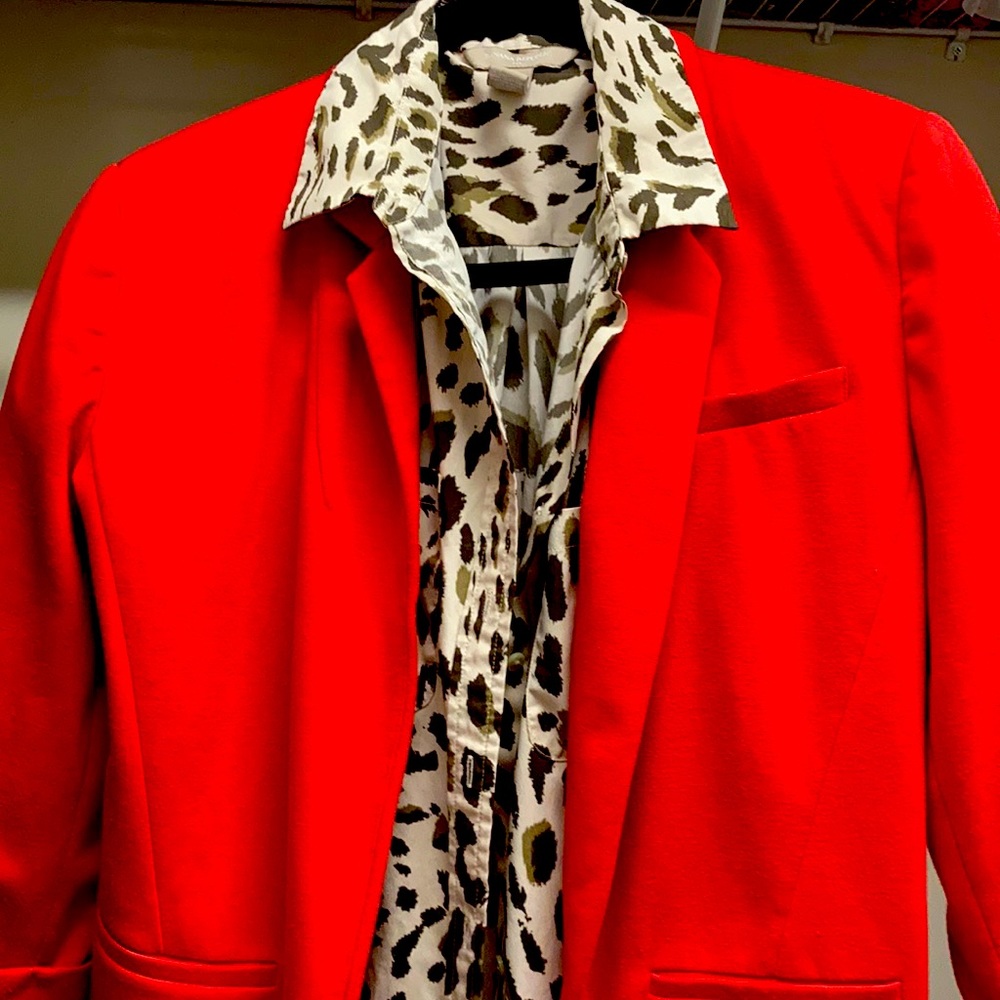 Sleeveless blouse perfect animal print for all seasons